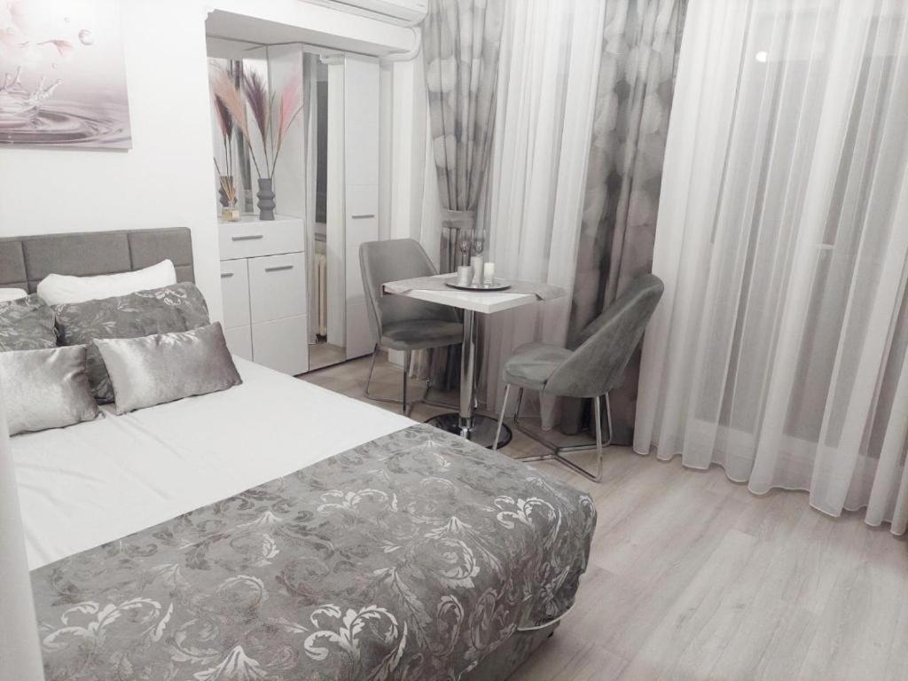 City Lux Square Apartment Skopje Eksteriør billede