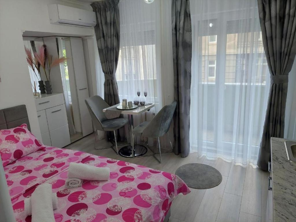 City Lux Square Apartment Skopje Eksteriør billede